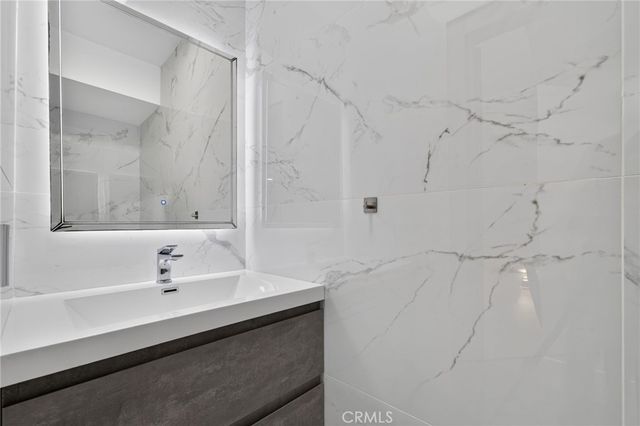 9529 Via Salerno, Burbank, CA 91504