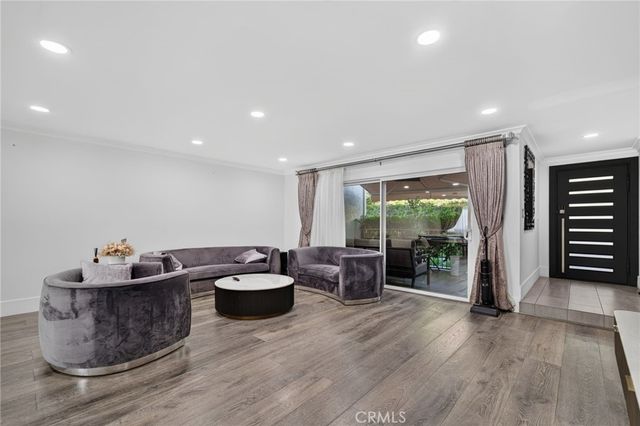 9529 Via Salerno, Burbank, CA 91504