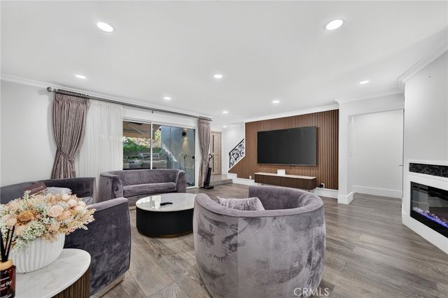 9529 Via Salerno, Burbank, CA 91504