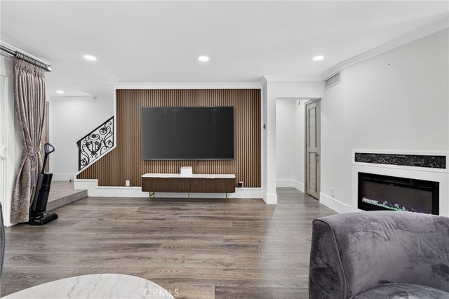 9529 Via Salerno, Burbank, CA 91504