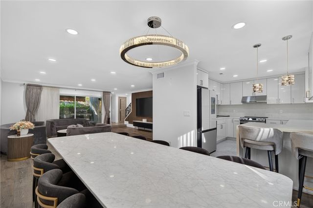 9529 Via Salerno, Burbank, CA 91504
