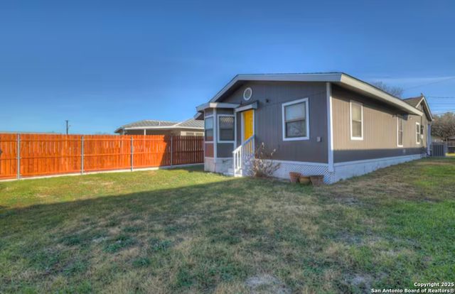 218 S Peach Ave, New Braunfels, TX 78130