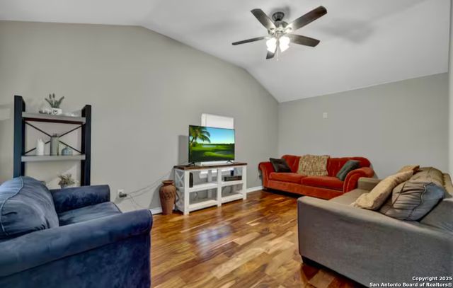 218 S Peach Ave, New Braunfels, TX 78130