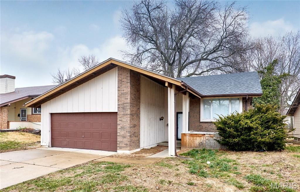 1622 Barkwood Drive, Florissant, MO 63031