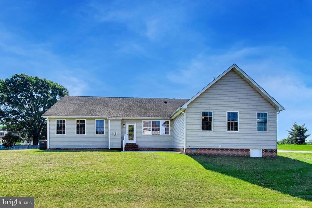 Image 12 of property listing at 41600 MISS BESSIE DR, Leonardtown, MD 20650