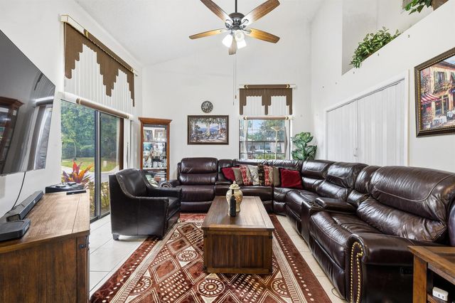 10933 Stafford Circle S, Boynton Beach, FL 33436