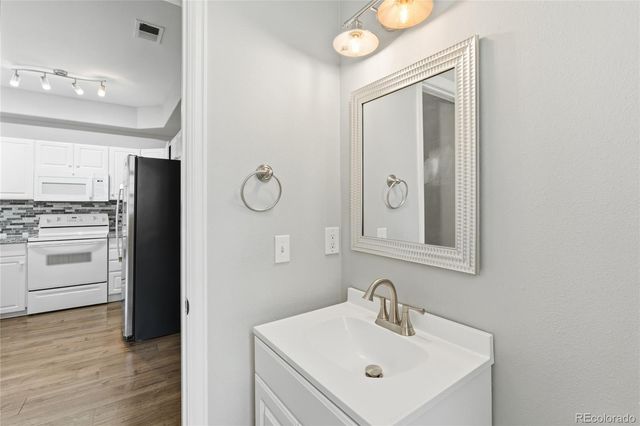 5555 E Briarwood Avenue 2005, Centennial, CO 80122