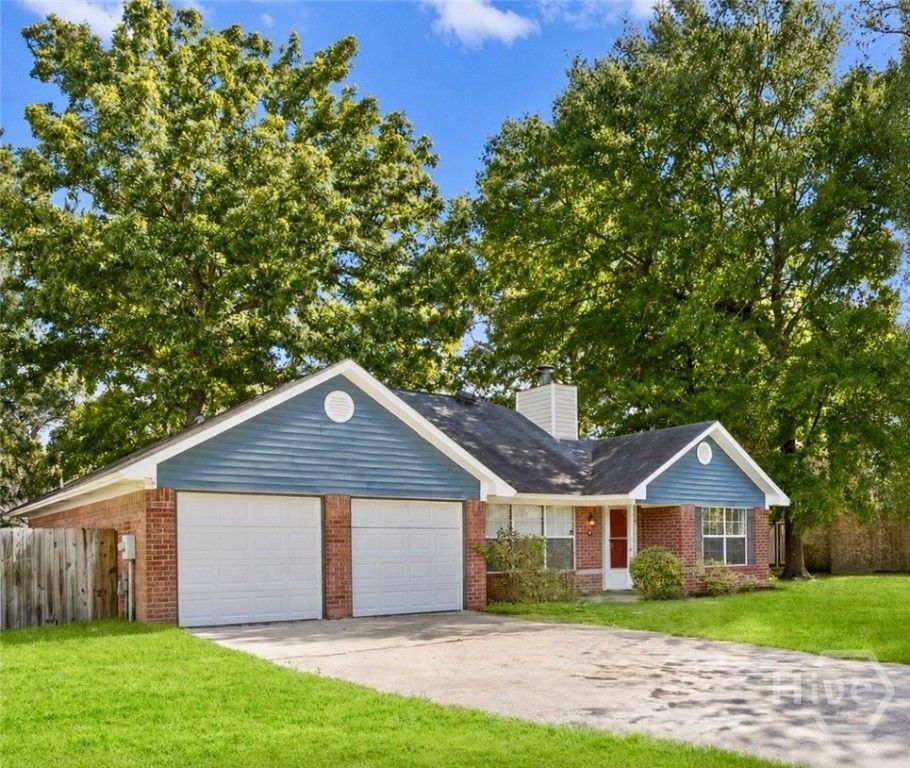 Image 1 of property listing at 27 Jack Snipe Court E, Richmond Hill, GA 31324