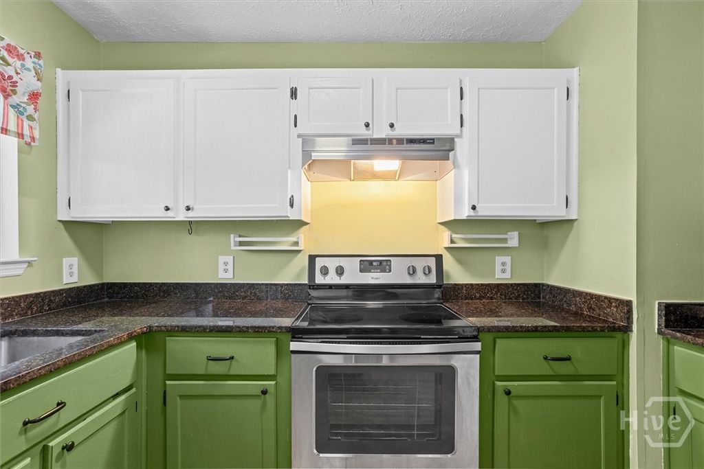 Image 12 of property listing at 27 Jack Snipe Court E, Richmond Hill, GA 31324