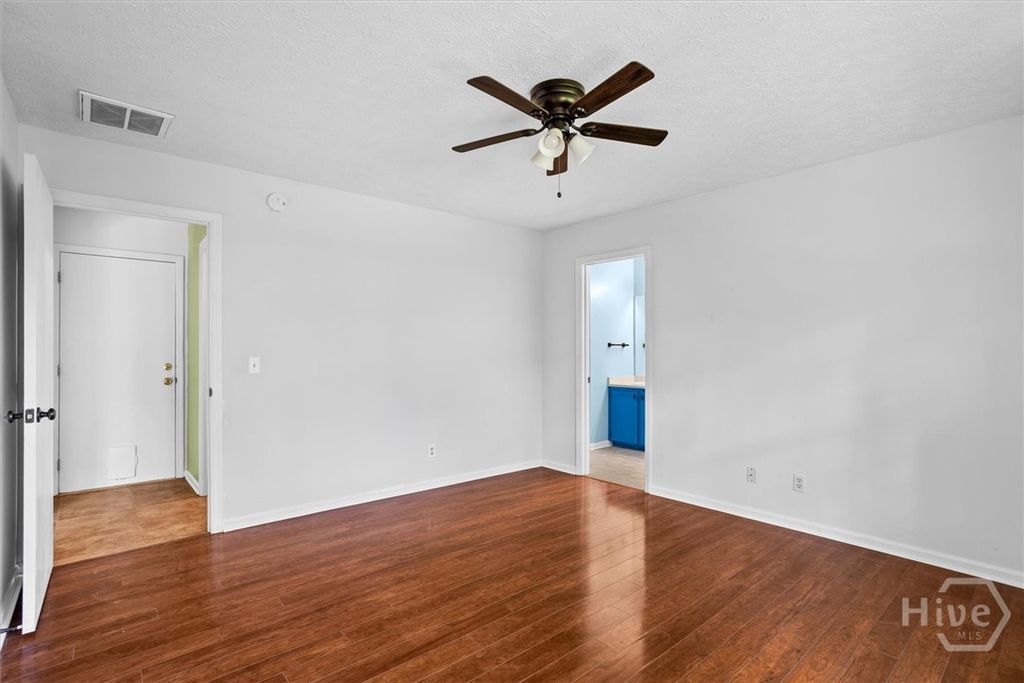 Image 17 of property listing at 27 Jack Snipe Court E, Richmond Hill, GA 31324