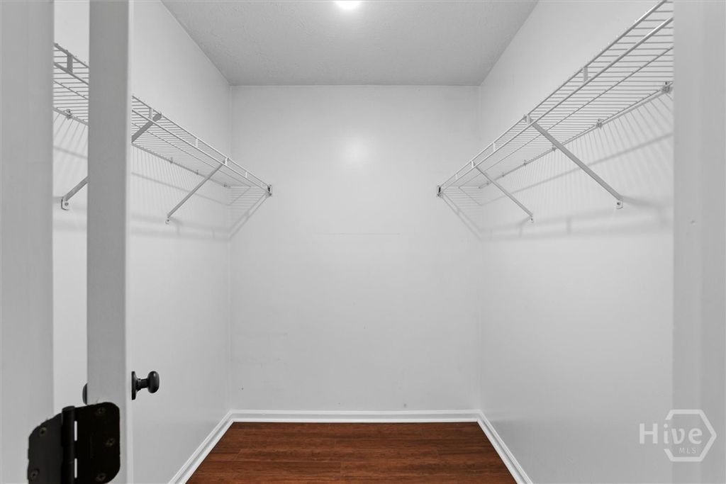 Image 21 of property listing at 27 Jack Snipe Court E, Richmond Hill, GA 31324