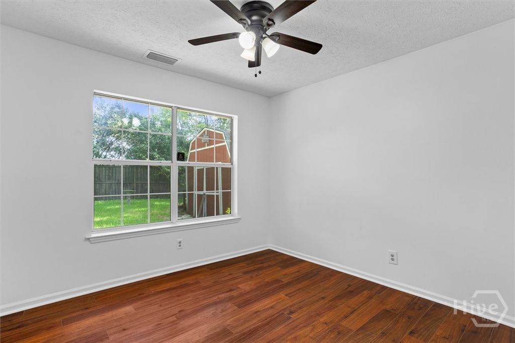 Image 22 of property listing at 27 Jack Snipe Court E, Richmond Hill, GA 31324