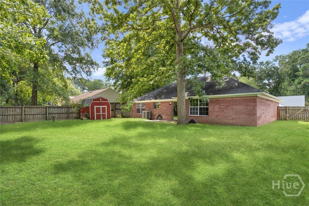 Image 32 of property listing at 27 Jack Snipe Court E, Richmond Hill, GA 31324