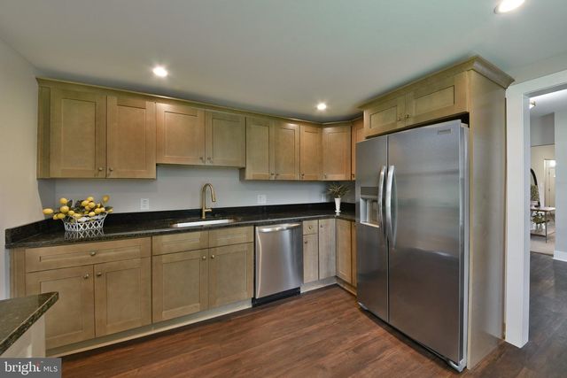 4 CARRIGG AVE, West Trenton, NJ 08628