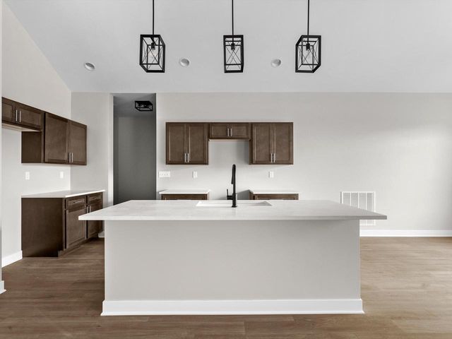 1339 Wolf RUN, Manitowoc, WI 54220