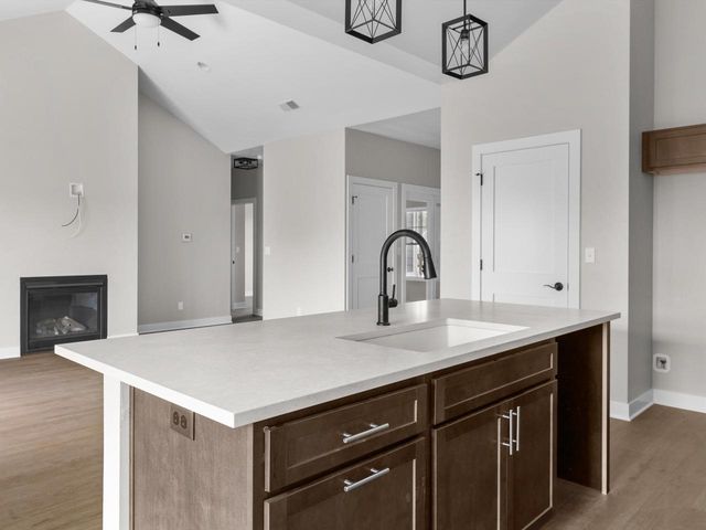 1339 Wolf RUN, Manitowoc, WI 54220