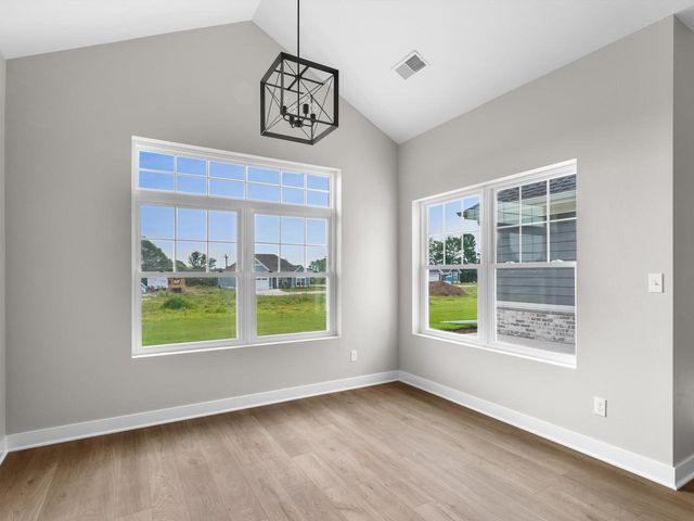 1339 Wolf RUN, Manitowoc, WI 54220