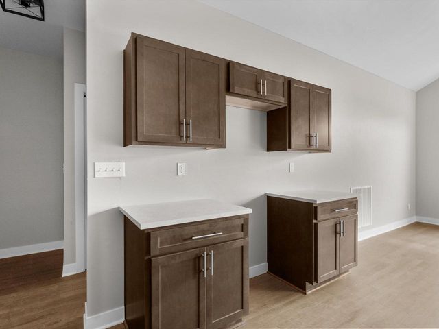 1339 Wolf RUN, Manitowoc, WI 54220