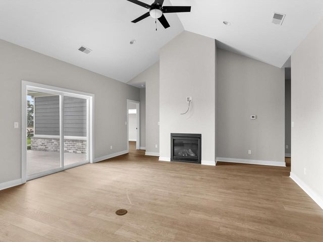 1339 Wolf RUN, Manitowoc, WI 54220