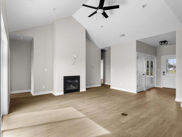 1339 Wolf RUN, Manitowoc, WI 54220