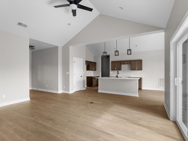 1339 Wolf RUN, Manitowoc, WI 54220