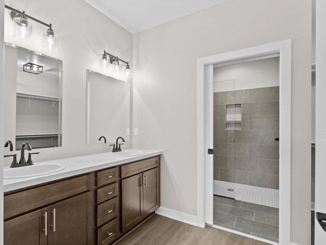 1339 Wolf RUN, Manitowoc, WI 54220