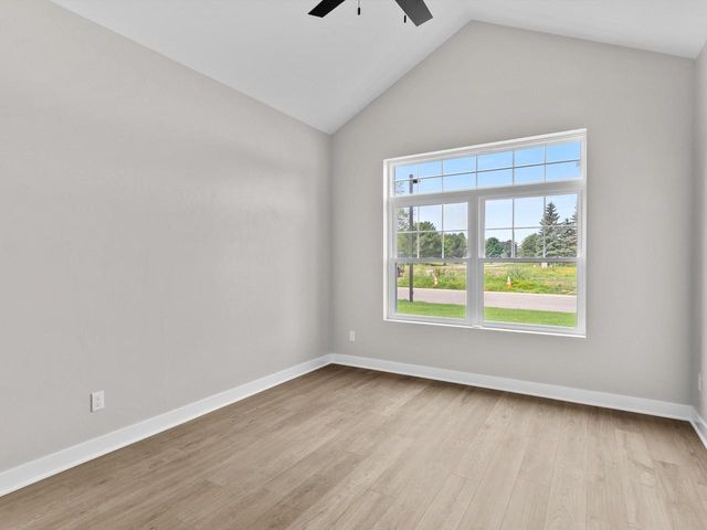 1339 Wolf RUN, Manitowoc, WI 54220