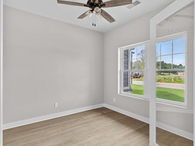 1339 Wolf RUN, Manitowoc, WI 54220