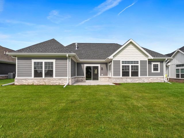1339 Wolf RUN, Manitowoc, WI 54220