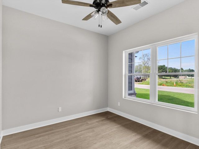 1339 Wolf RUN, Manitowoc, WI 54220