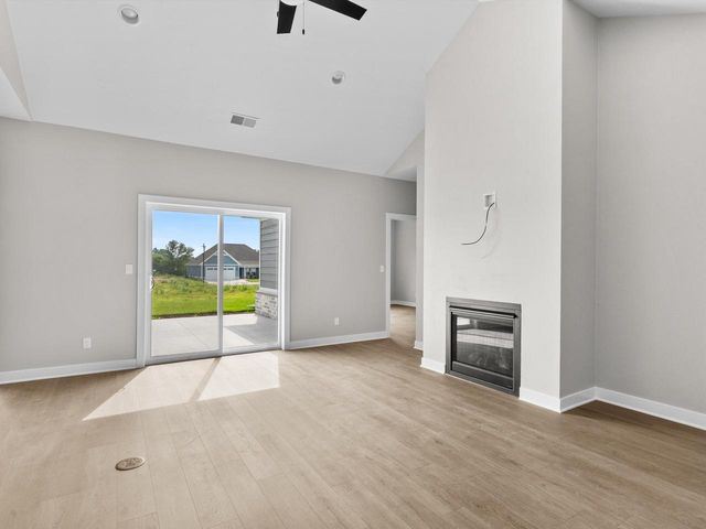 1339 Wolf RUN, Manitowoc, WI 54220