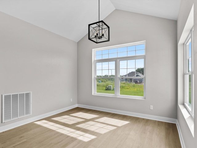 1339 Wolf RUN, Manitowoc, WI 54220