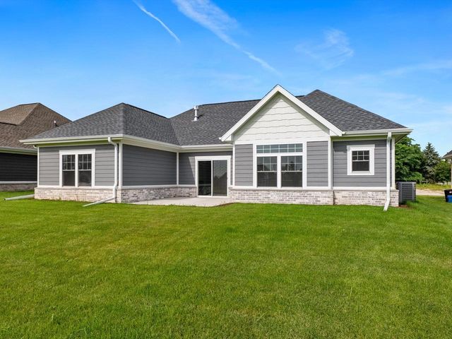 1339 Wolf RUN, Manitowoc, WI 54220