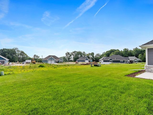 1339 Wolf RUN, Manitowoc, WI 54220