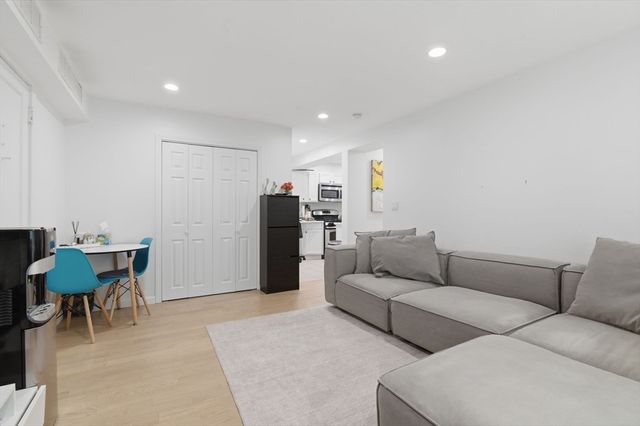 1584 Beacon St A, Brookline, MA 02446