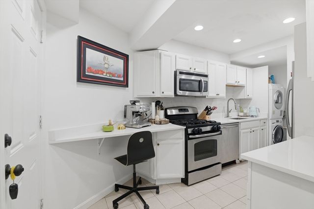 1584 Beacon St A, Brookline, MA 02446