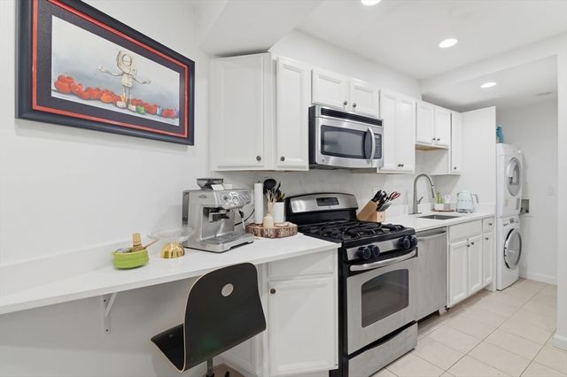 1584 Beacon St A, Brookline, MA 02446