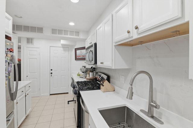 1584 Beacon St A, Brookline, MA 02446