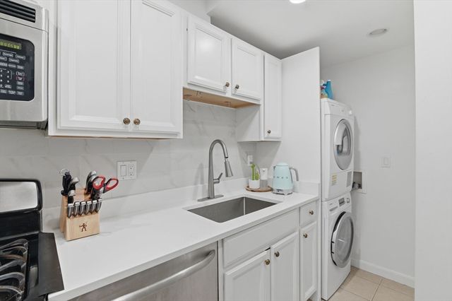 1584 Beacon St A, Brookline, MA 02446