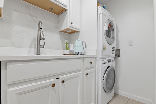 1584 Beacon St A, Brookline, MA 02446
