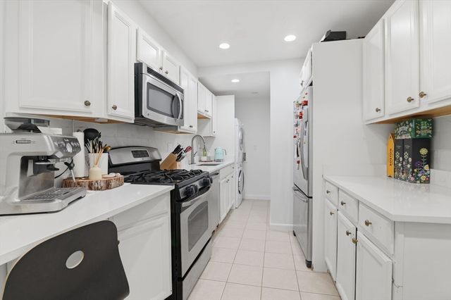 1584 Beacon St A, Brookline, MA 02446