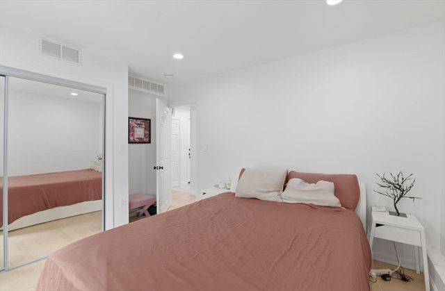 1584 Beacon St A, Brookline, MA 02446