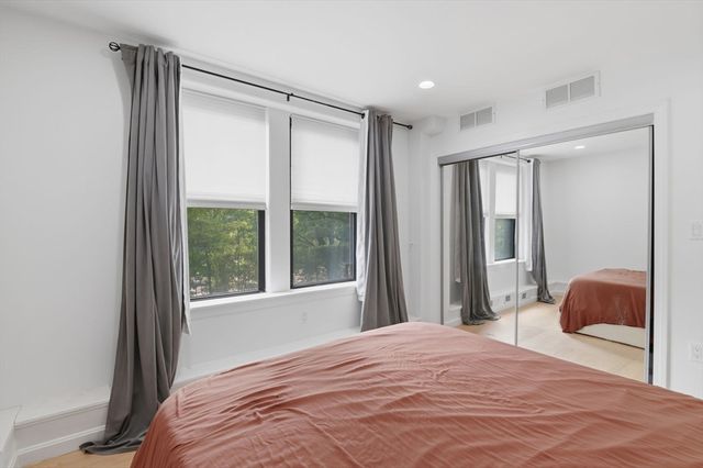 1584 Beacon St A, Brookline, MA 02446