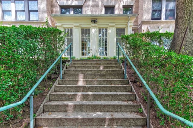 1584 Beacon St A, Brookline, MA 02446