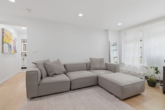 1584 Beacon St A, Brookline, MA 02446