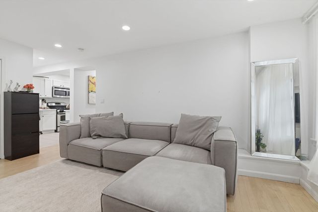 1584 Beacon St A, Brookline, MA 02446