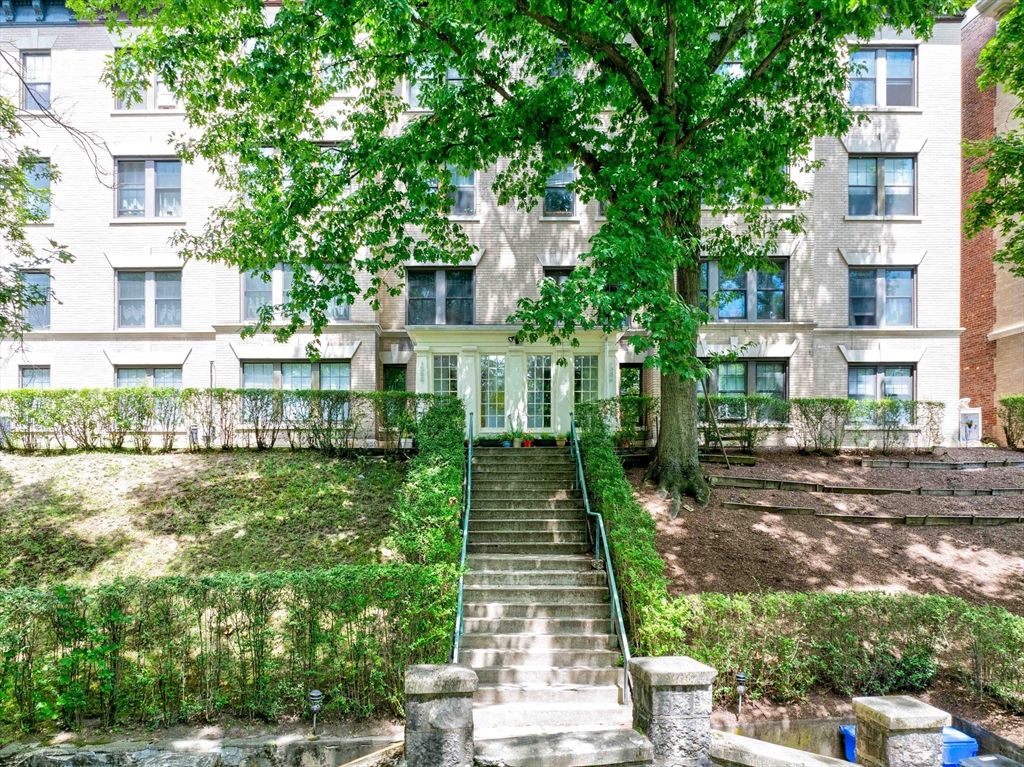 1584 Beacon St A, Brookline, MA 02446