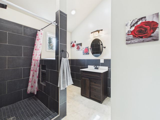 1073 CHERI WAY, North Pole, AK 99705