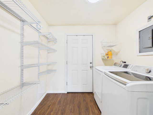 1073 CHERI WAY, North Pole, AK 99705