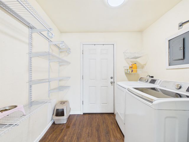 1073 CHERI WAY, North Pole, AK 99705